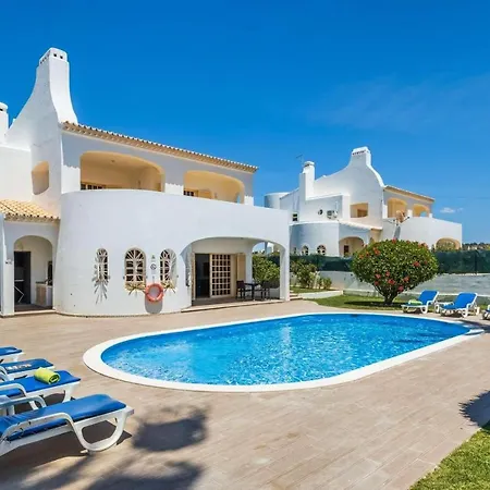 Villa Baltin By Gabi Miguel